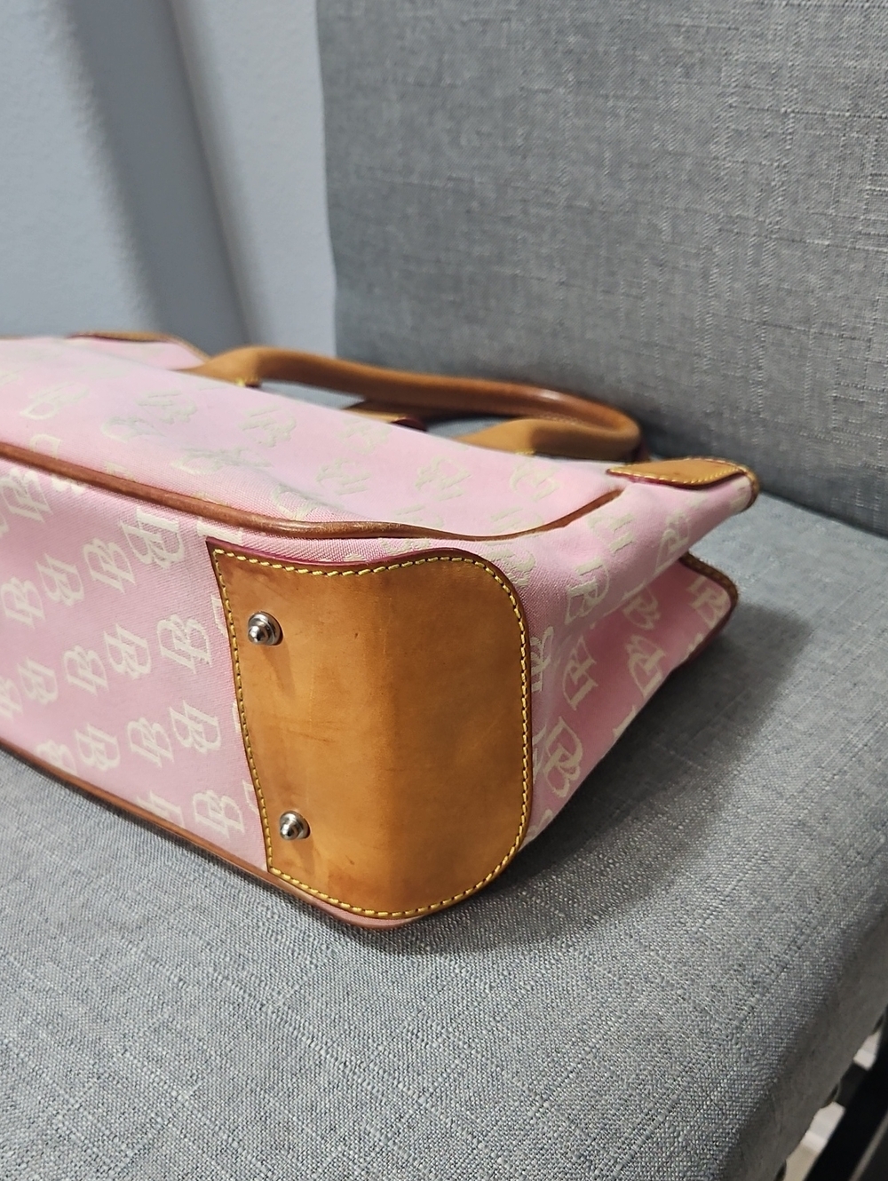Dooney &Bourke Y2K Vintage Signature Momogram Pink Monogram Tote with Tan Trim - Picture 4 of 10